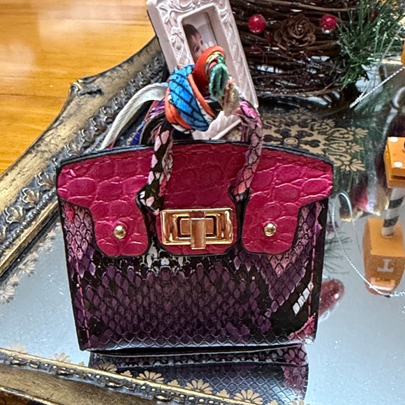 Accessories - Elegant Pink and Black Handbag Charm